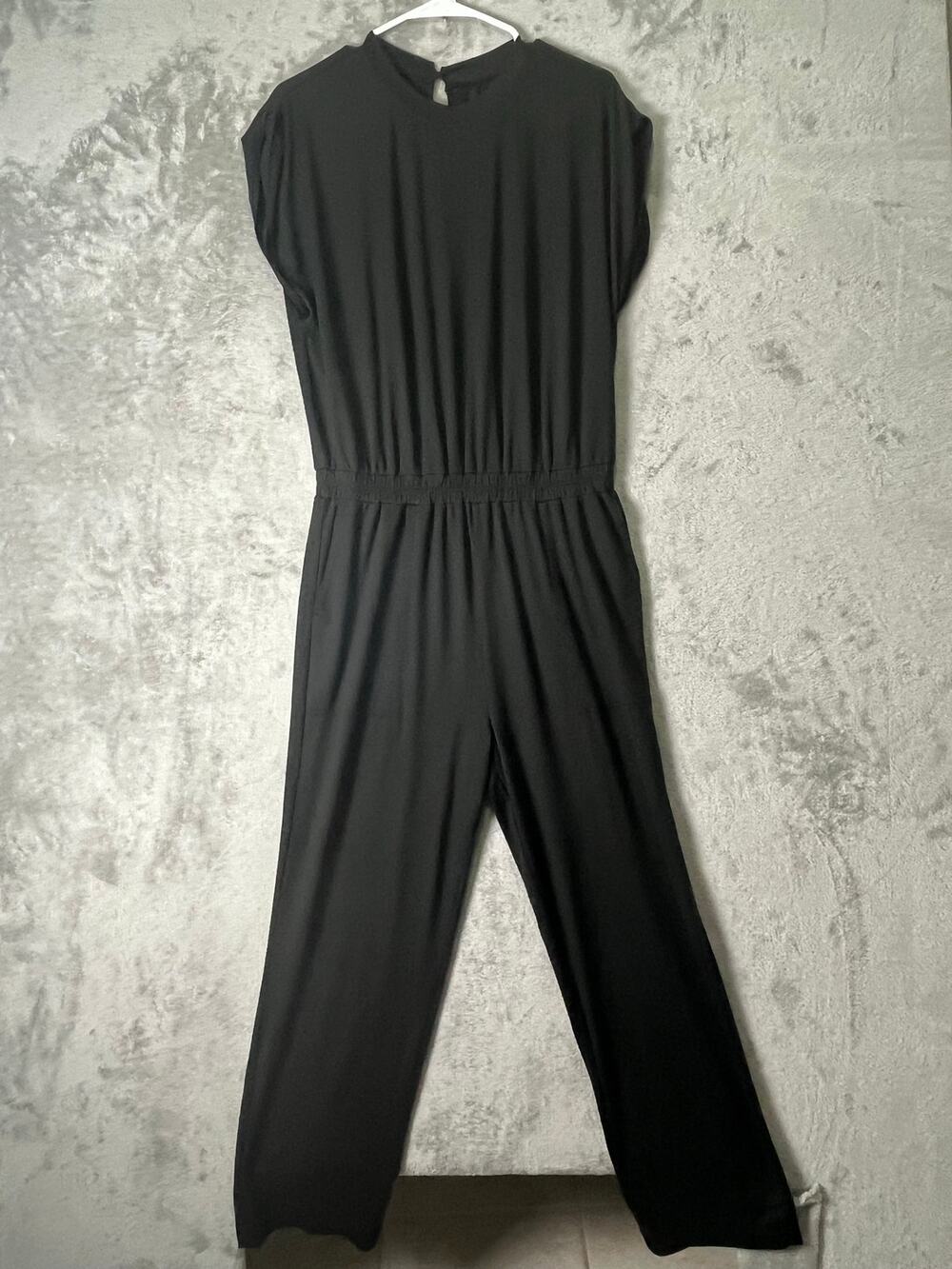 Vuori Lux Crew Jumpsuit Women’s Medium Black Short Sleeve Stretch Athleisure